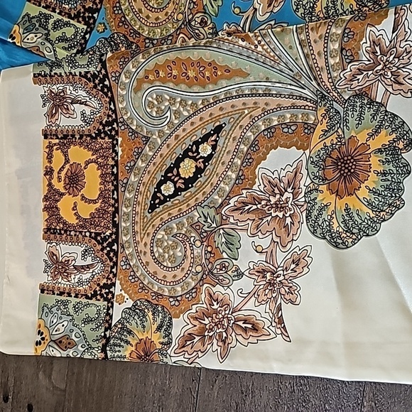 Set of 2 Scarves - Picture 2 of 3